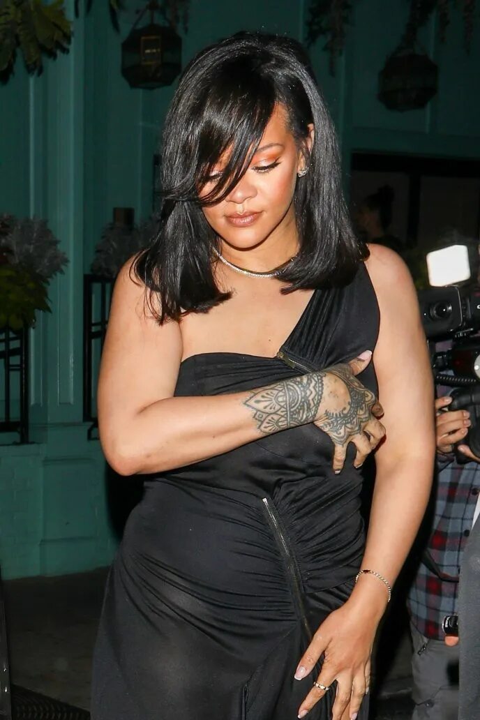 Как сейчас выглядит рианна 2025 Pop Singer Rihanna Became Mother, Gave Birth Ta A Baby Boy in 2022