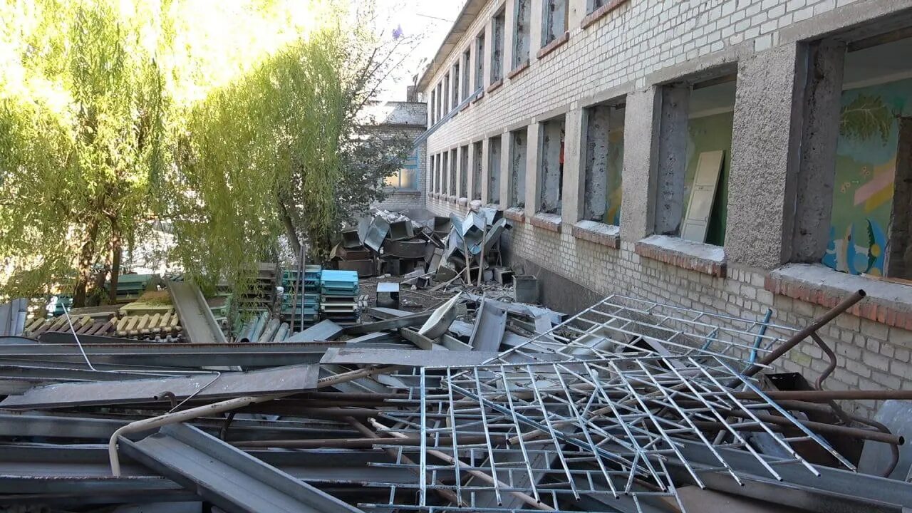 Ахматовская школа алатырского района кудашкина. Капремонт школы фасад. Капремонт. Лагерь нарасун здание фото. Капитальный ремонт здания мбоу.