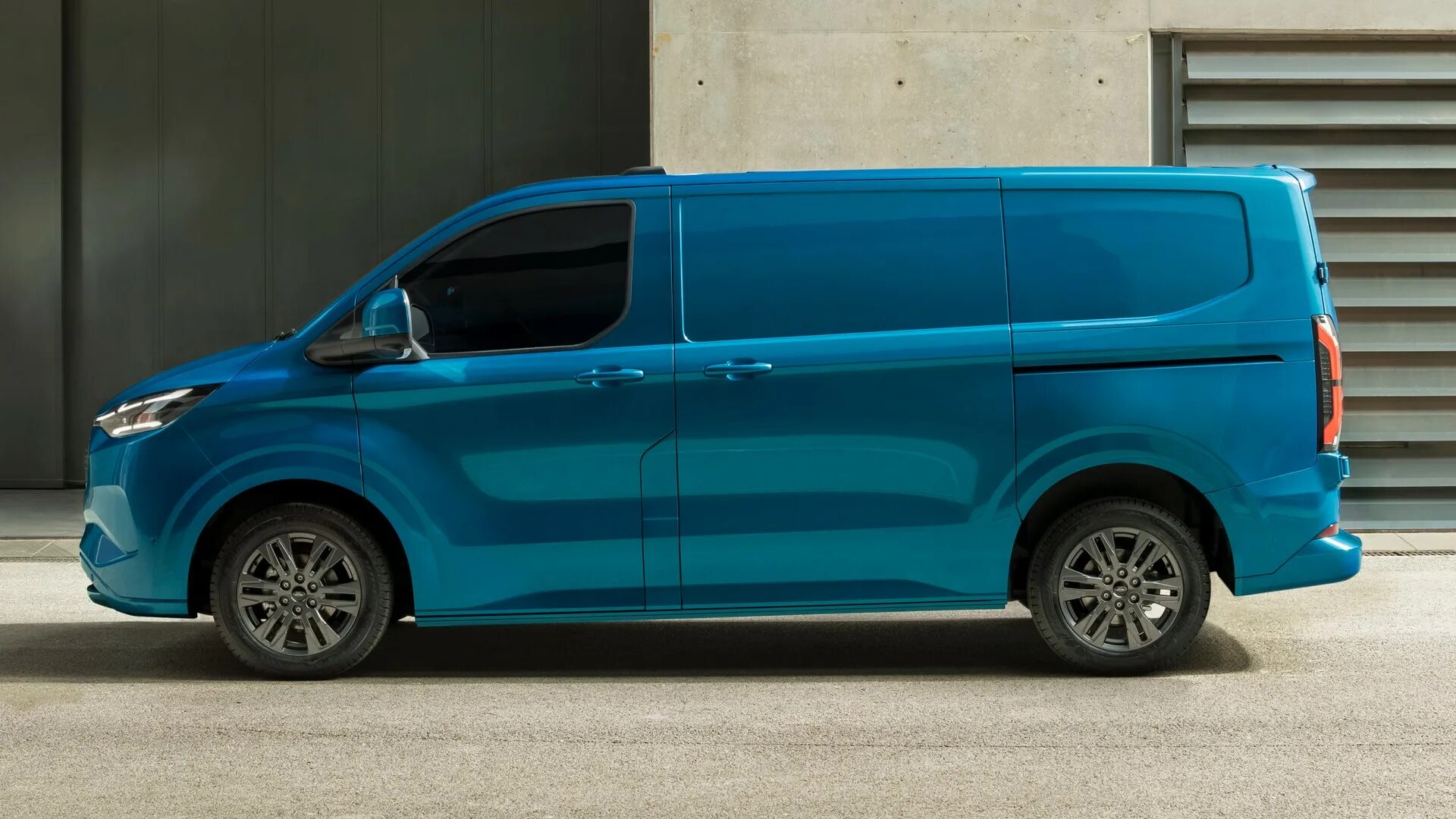 Транзит сейчас. Ford e-Transit. Ford Transit 2024. Ford Transit 2024 New. Форд Транзит 2024 новый.