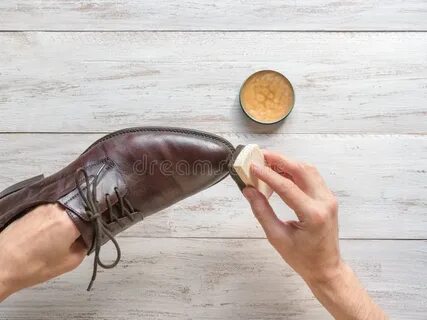 Как наносить воск на обувь