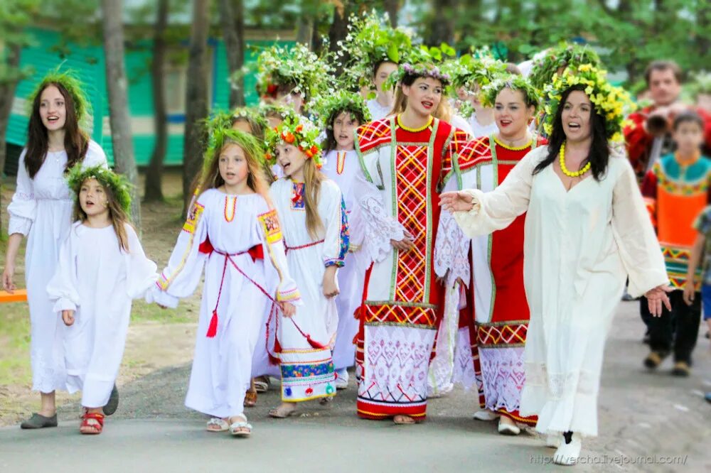 Ивана купала купить. С праздником Ивана Купала. Наряд на Ивана Купала. Одежда на Ивана Купала. Костюм на праздник Ивана Купала.