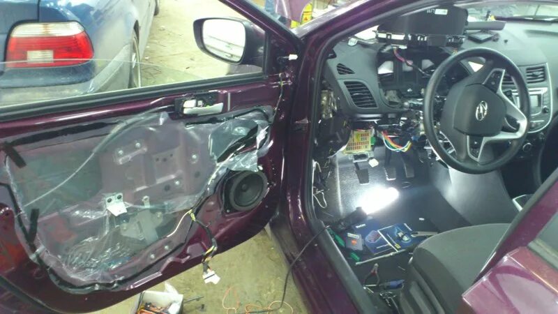 Блок сигнализации солярис 1. Хендай солярис блок сигнализации. Хендай солярис блок сигнализации. Сигнализация старлайн для hyundai solaris. Hyundai solaris 2011 блок сигнализации.