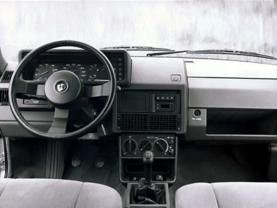 Альфа 90 м. Alfa Romeo 90 1984. Alfa Romeo 90 super. Альфа Ромео 90 салон. Alfa Romeo 90 салон.