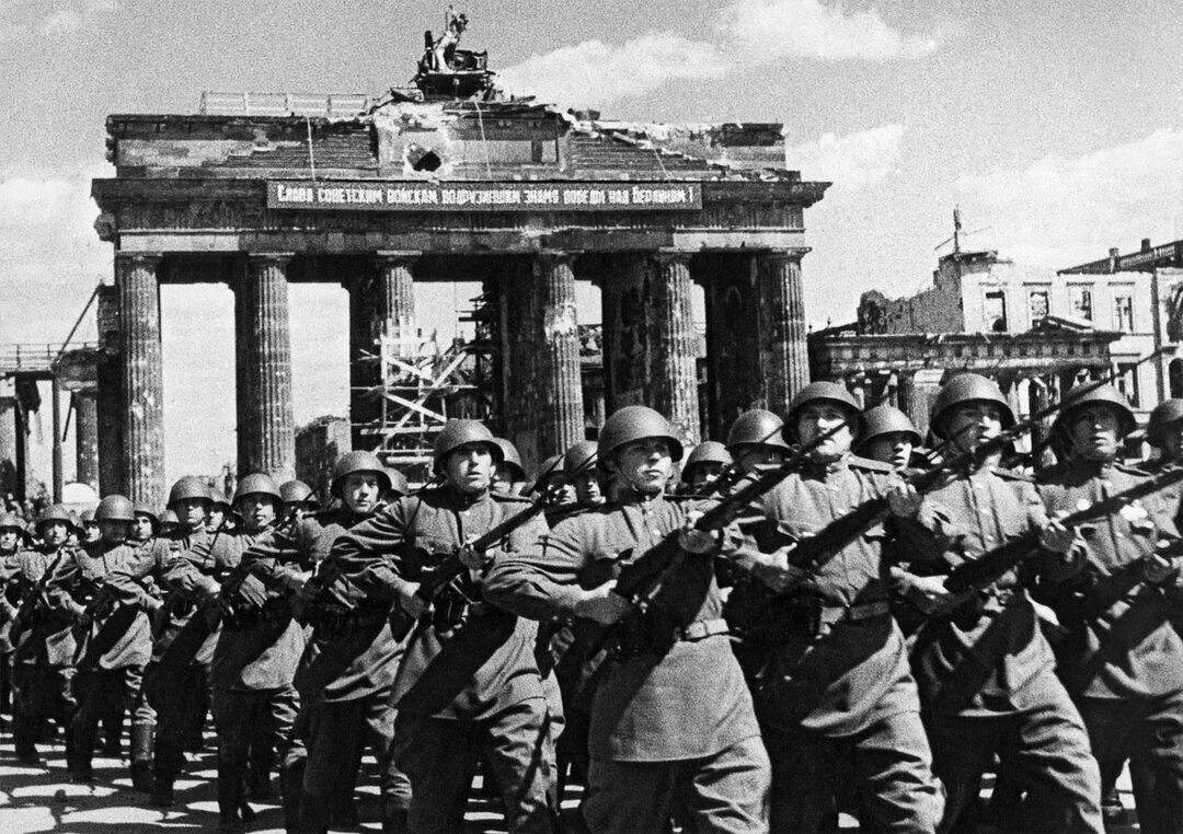 Берлин 5 мая 1945. Парад в Берлине 1945. Парад Победы союзных войск в Берлине 7 сентября 1945. РККА В Берлине 1945. ВОВ парад Победы 1945.