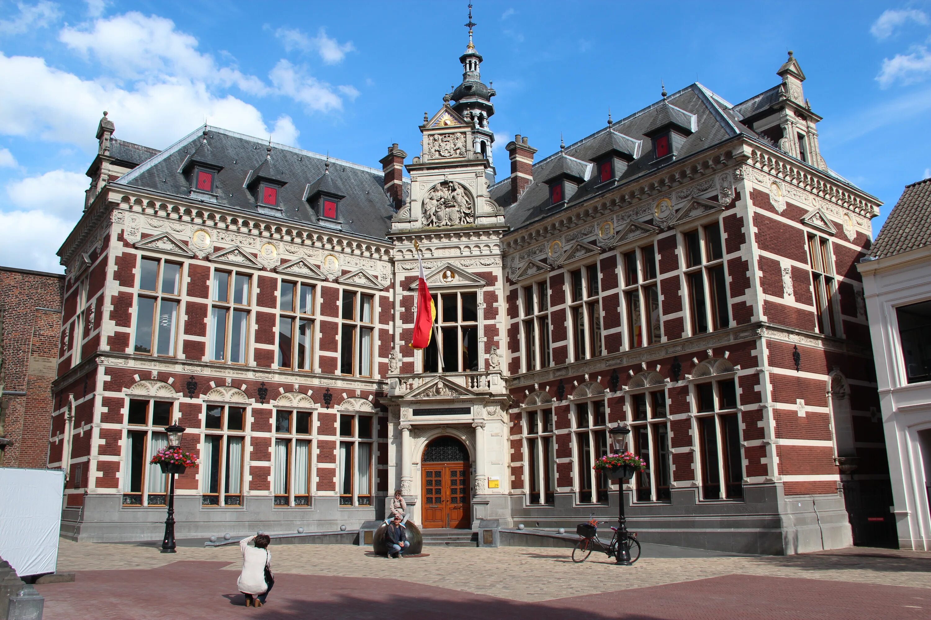 University academy. Утрехтский университет нидерланды. utrecht university здание. &quot;utrecht university (нидерланды)&quot; лго. утрехтский собор.