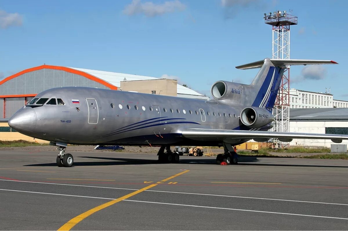 Самолет плюс нижний. Yak-42d. Як 42. Yakovlev Yak-42d. Як 42 эксплуатанты.