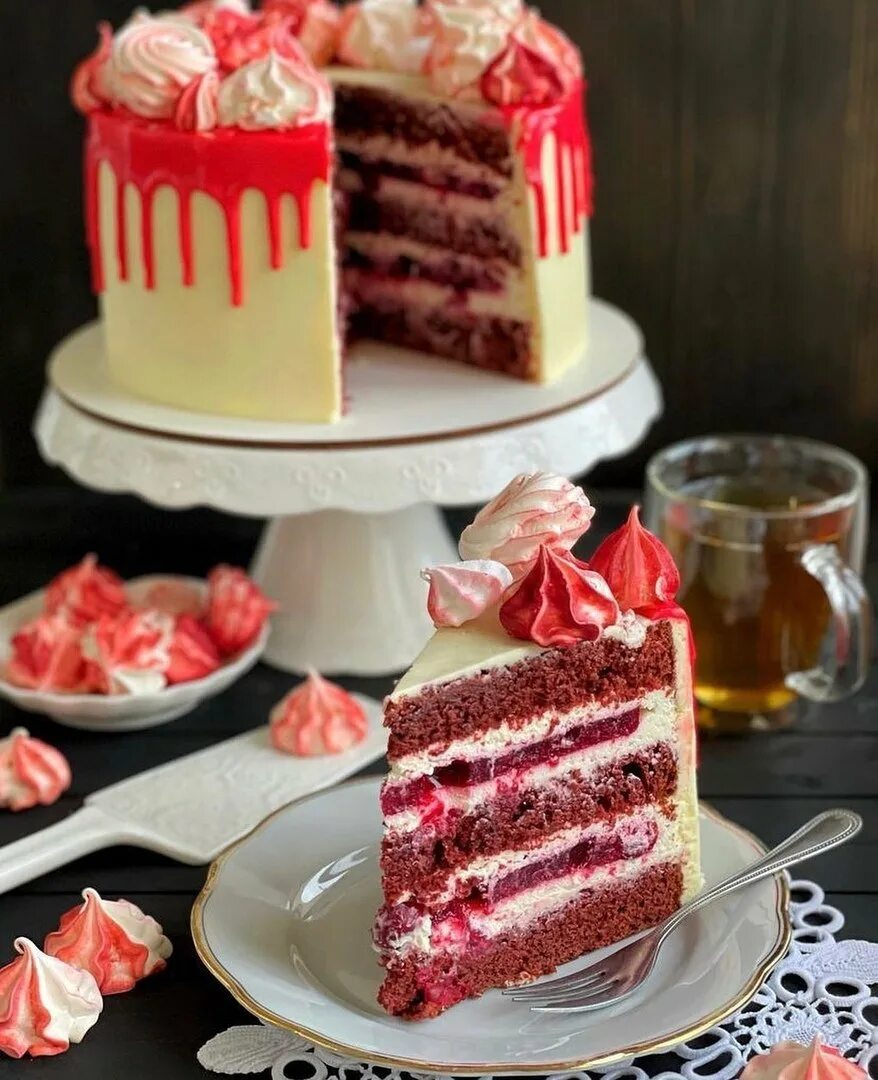 Красная кулинария. Красный бархат Red Velvet. Red Velvet торт. Торт ред вельвет красный. Торт красный бархат Метрополь.