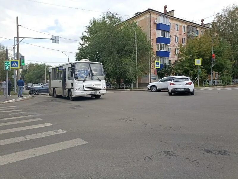 Нефаз 5299 30 57. 28 автобус 2024. Автобус 28 мест. Взорвалось колесо на автобусе. Маршрутка 28 ульяновск.