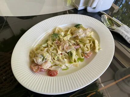 Сливочная паста с креветками и брокколи