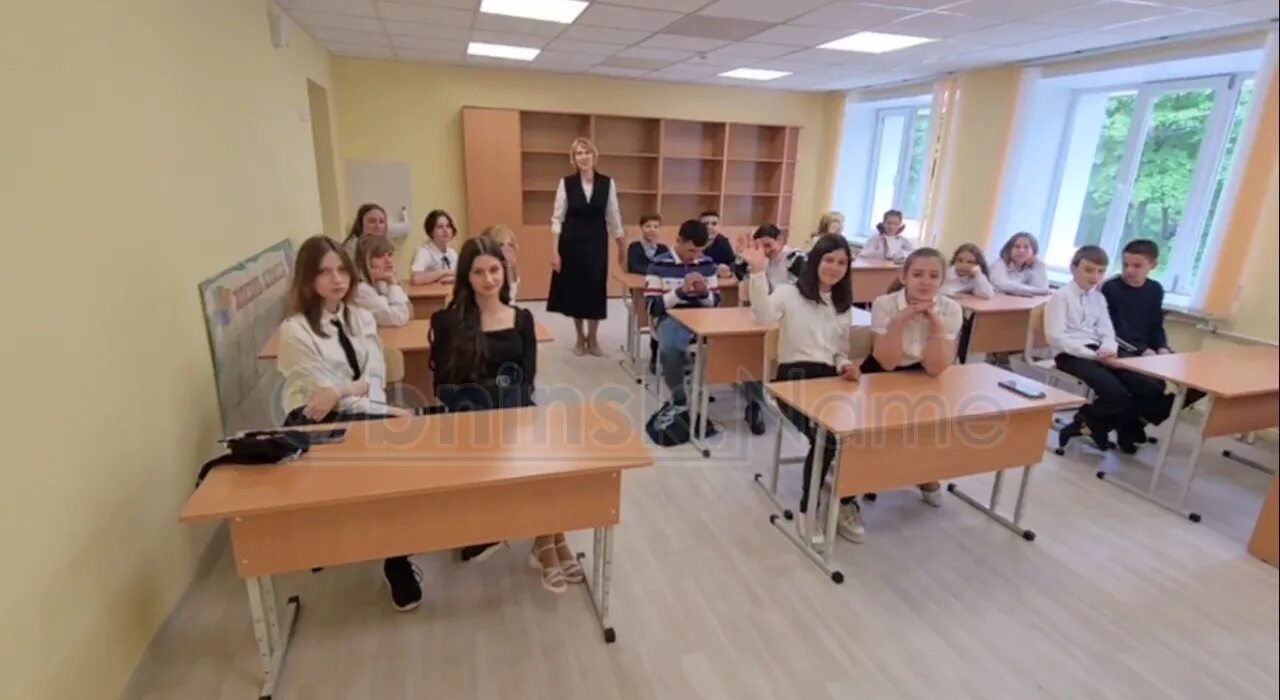 Аппликация март 3 класс. Столетняя школа. Малоярославец последний звонок школа 4. Мбоу верхнеталовская сош. Столетняя школа.