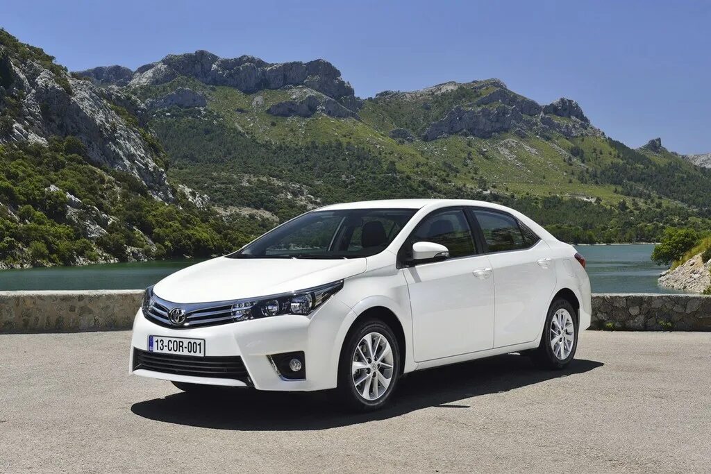 Тойота королла 2017 белая. Toyota corolla elegance 2022. Toyota corolla e180. Тойота королла казахстан. Тойота королла 17 года.