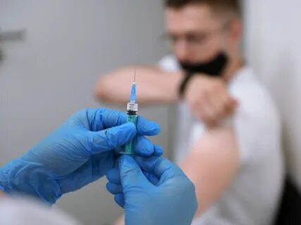В какое плечо делают прививку от гриппа