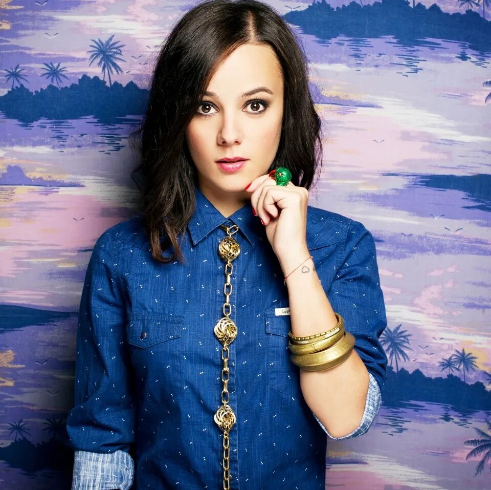 Сколько лет певице ализе. Alizee. alizee певица. ализе жакоте 2025. ализе французская певица 2025.