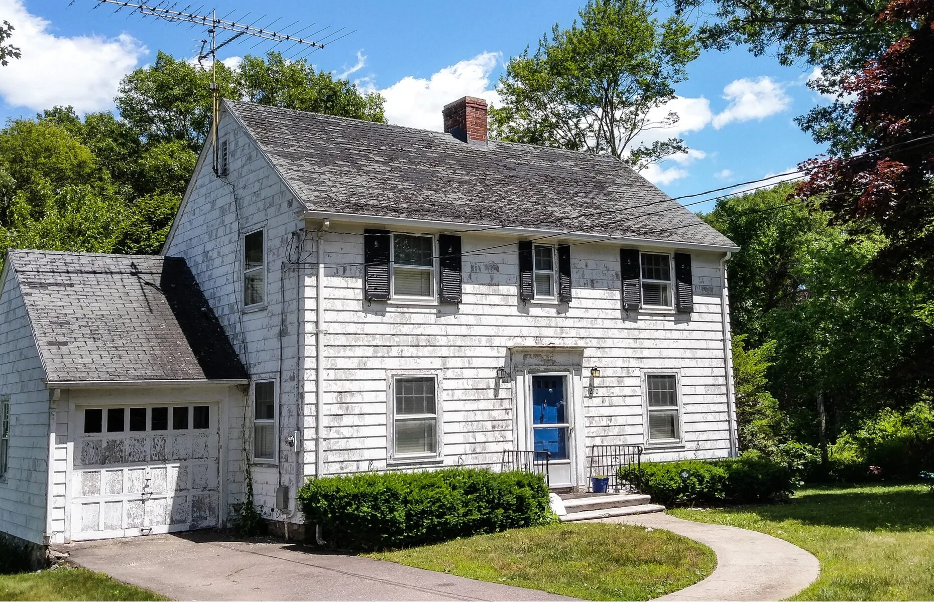 Home old is this. Rundown house. run down home. best strong house. a run-down small house.