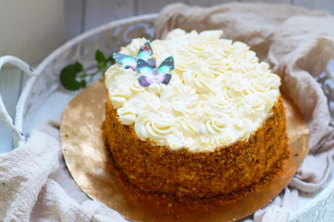 самый лучший крем для медовика. самый лучший крем для медовика. самый лучший крем для медовика. медовик с манго. украшение торта медовик.