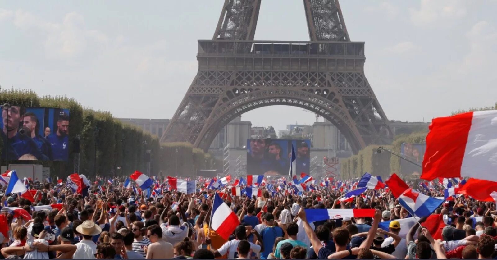 Франция люди. Жители Парижа. Французы люди. Население Франции. French celebration