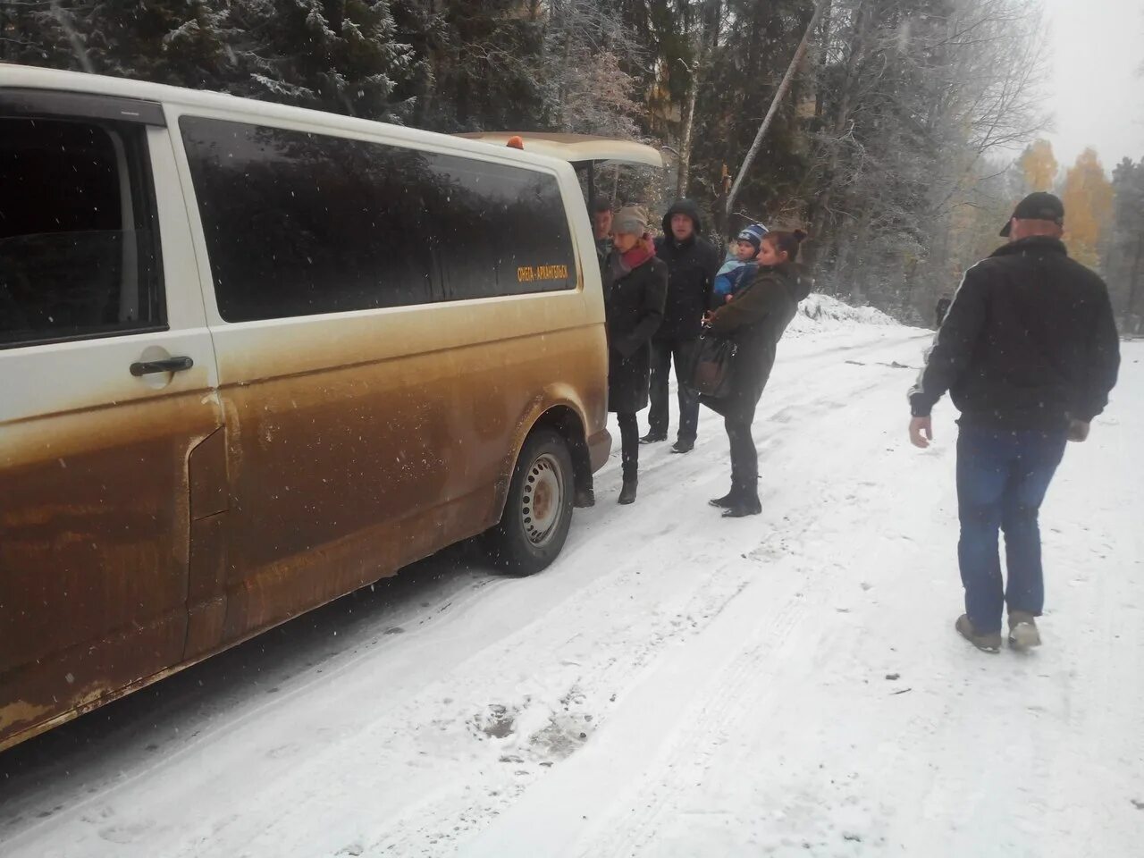 Автобус архангельск онега. Архангельск Онега такси Фольксваген. Фольксваген Онега Архангельск. Газельки Архангельск Онега. Маршрутки Онега.