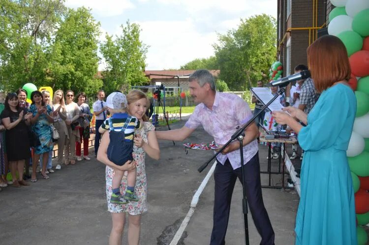 Доска агрыз пурга. Администрация Агрыз РТ. Гульданаевы Агрыз. Дом культуры Агрыз директор. Я люблю Агрыз.