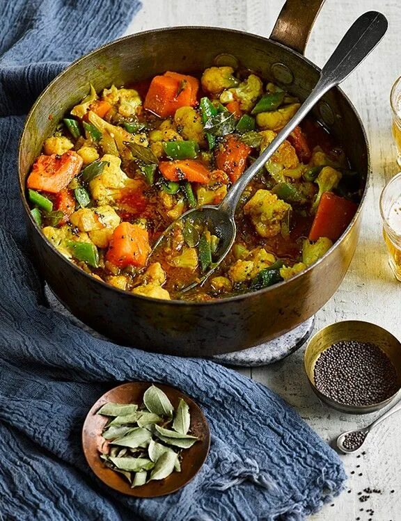 Кухни карри. Индийское овощное карри. Вегетарианский карри. Индийская кухня карри. Карри кадай вегетарианский.