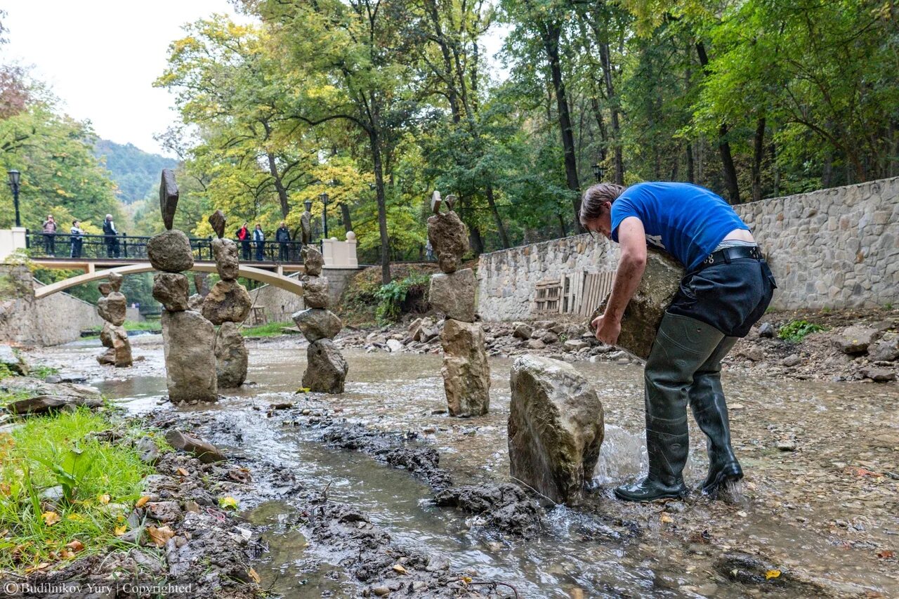 Река обмана. Кисловодск парк речка Ольховка. Река Ольховка Кисловодск парк. Кисловодск парк камни. Кисловодск речка Ольховка камни.