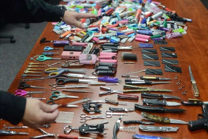 Нож в ручной клади. Складной нож в самолете. Складной перочинный нож в самолет. Нож в самолет. Советские раскладные ножи.