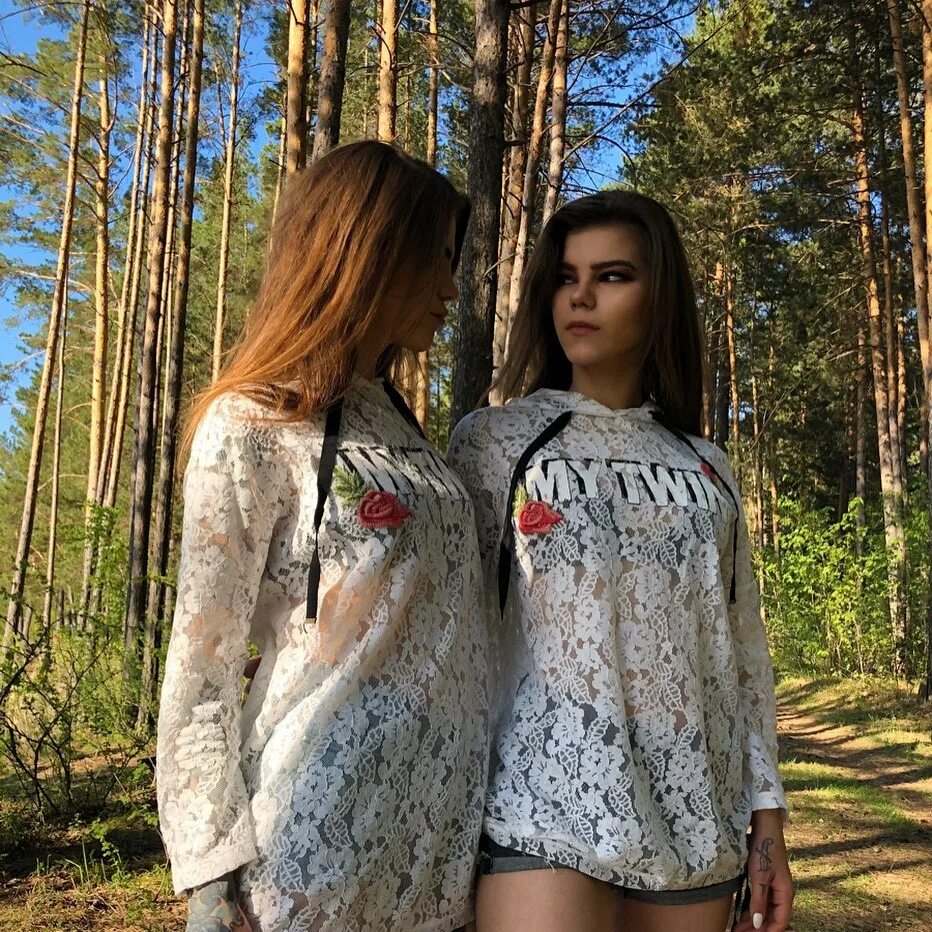 Кампус близняшки. Дак из кампуса. Кампус близняшки. Дуэт мави mei. Clermont twins до пластики.