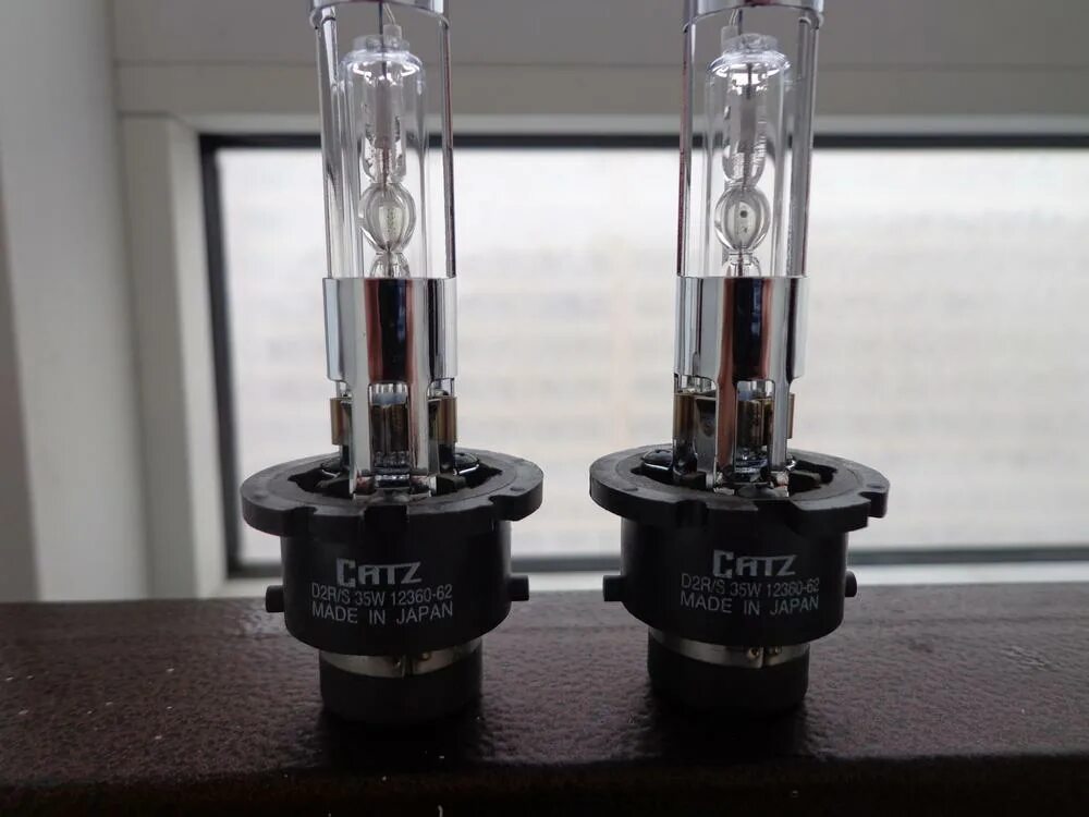 цоколь ксеноновых ламп d2h. д2с филипс ксенон. лампы филипс d4s xeneco 42402. Galaxy d2s 4300k. оригинальные ксеноновые лампы.