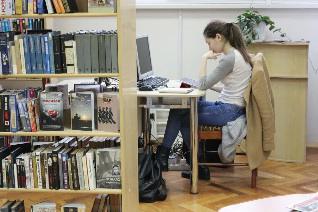 Поставить library. Библиотеки СВАО. Столичных библиотек. Библиотека на улице Корнейчука. Интересные библиотечные игры в парке.