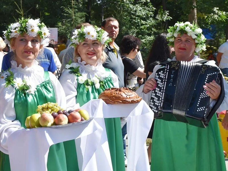 Какой праздник 1 августа в пензе. Яблочный спас мероприятие для пенсионеров. пенза праздники презентация. пензенский спас фото.