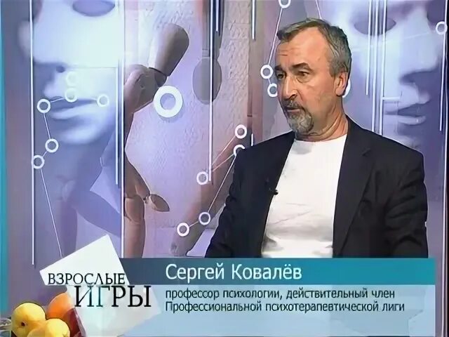 Ковалев выступил поближе высунул батистовый воротничок
