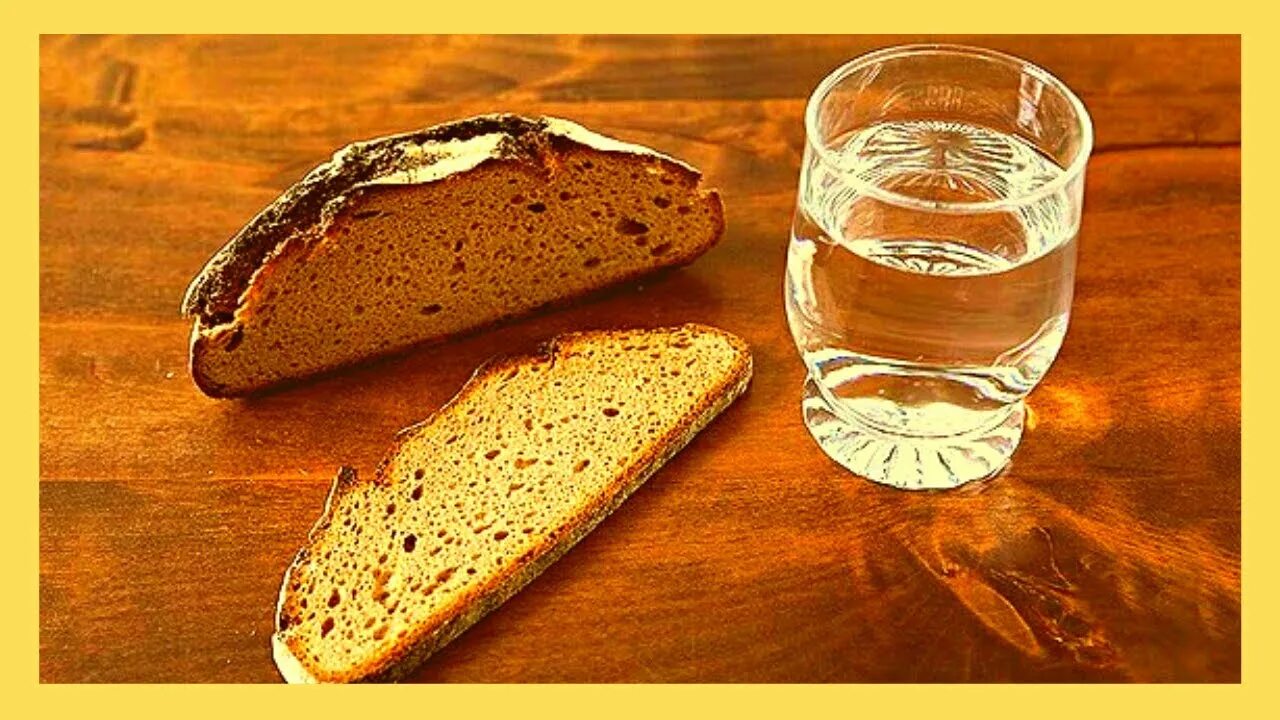 Воды и хлеба дай. Хлеб и вода. Черный хлеб и вода. Пост хлеб и вода. Черствый хлеб.