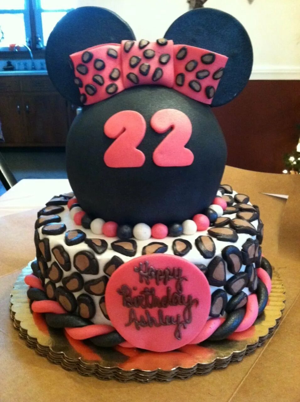 Торт девушке 22. Торт для девочки 22 года. Торт на день рождения 22 года. Торт на 22 года девушке. Торт на день рождения девочке 22 года.