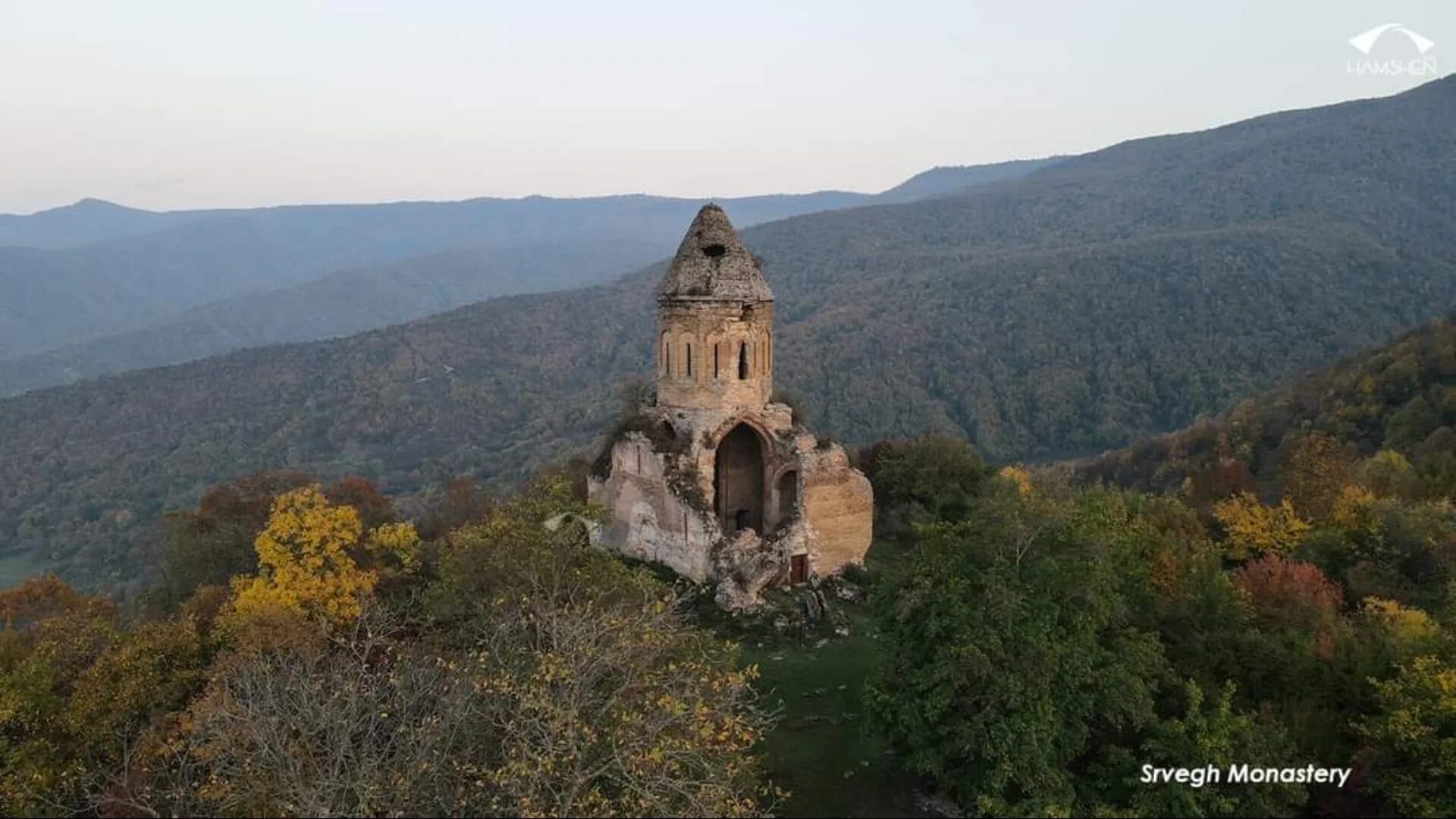 Тавушский район армения. Айгеовит Армения. Церковь Николая Чудотворца (Амракиц). Лори Берд Армения. Армения храм из базальта монастырь.