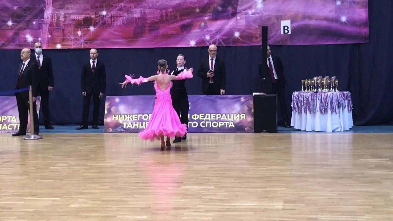 Алина барилова танцы. Танец царев. Лёгкий танец на выпускной. Танец царев. Саунин михаил царёва варвара.