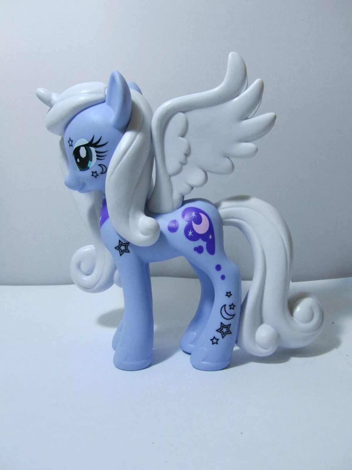 Пони луна игрушка. Фигурка Hasbro Princess Luna b7815. Принцесса Луна пони Хасбро. МЛП принцесса Луна игрушка. Пони Хасбро Luna.