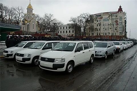 Автомобили в приморском районе