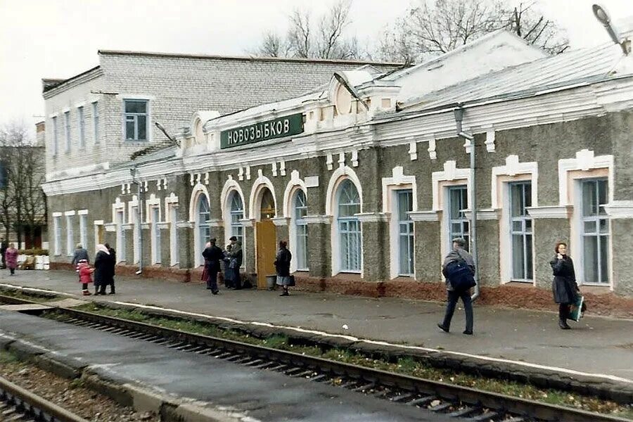 Новозыбков вокзал. Новозыбков вокзал. Жд вокзал новозыбков. Новозыбков брянская область. Станция новозыбков.