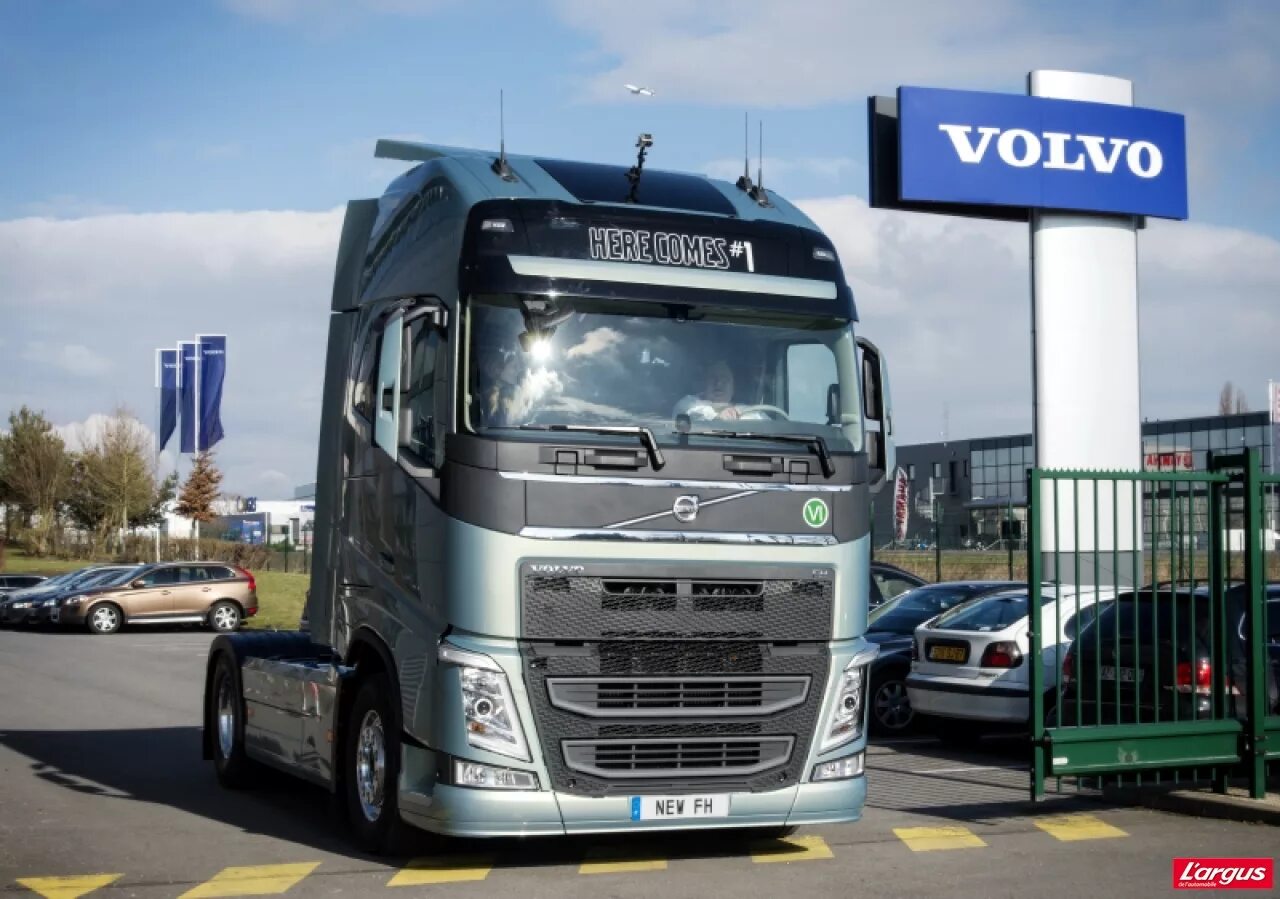 Volvo fh 1. Volvo FH 500. Volvo FH 1 поколения. Volvo Truck 2017. Вольво Тракс концерн.