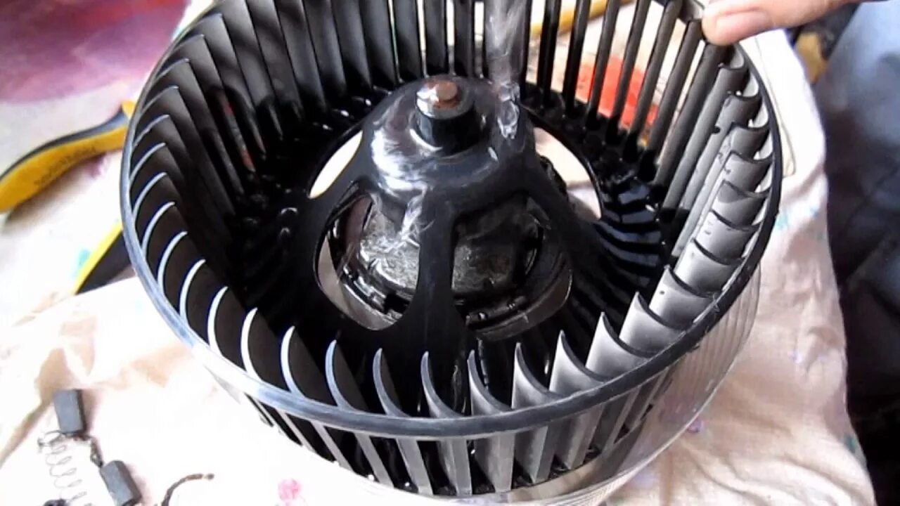 Replacing the heater fan Renault Megane 2