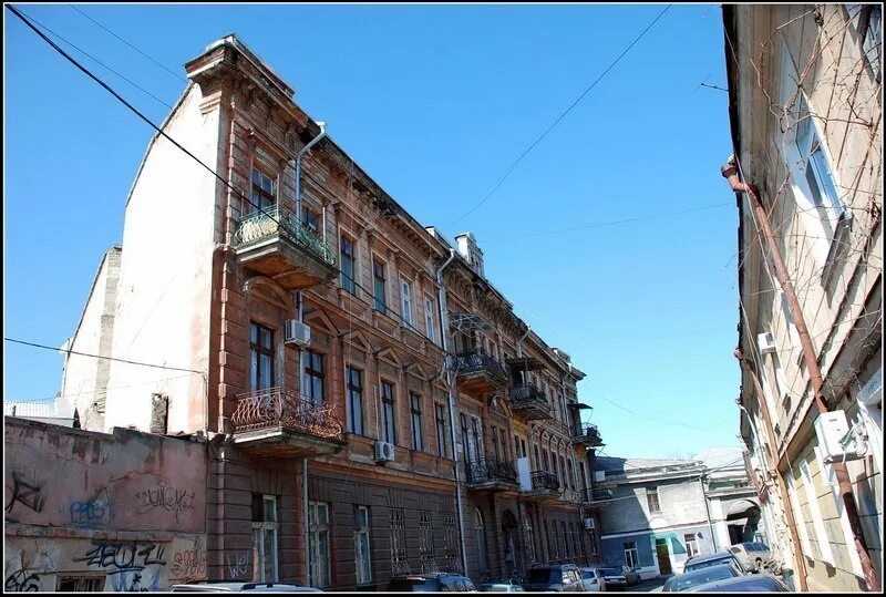 Дом в одессе дрон. Ведьмин дом одесса. одесса воронцовский переулок ведьмин дом. дом с одной стеной в одессе. ведьмин дом достопримечательности одессы.