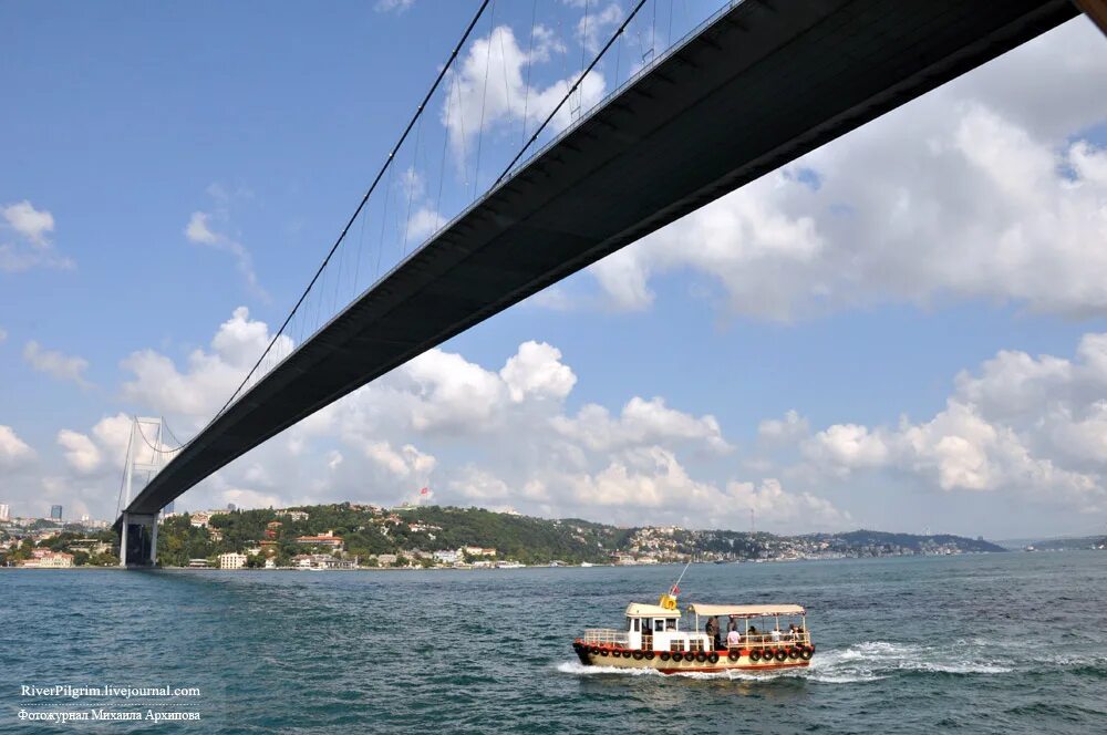 Пролив босфор океан. Пролив Босфор мост. Стамбул пролив Босфор. Пролив Босфор мост Стамбул. Босфорский залив Стамбула.