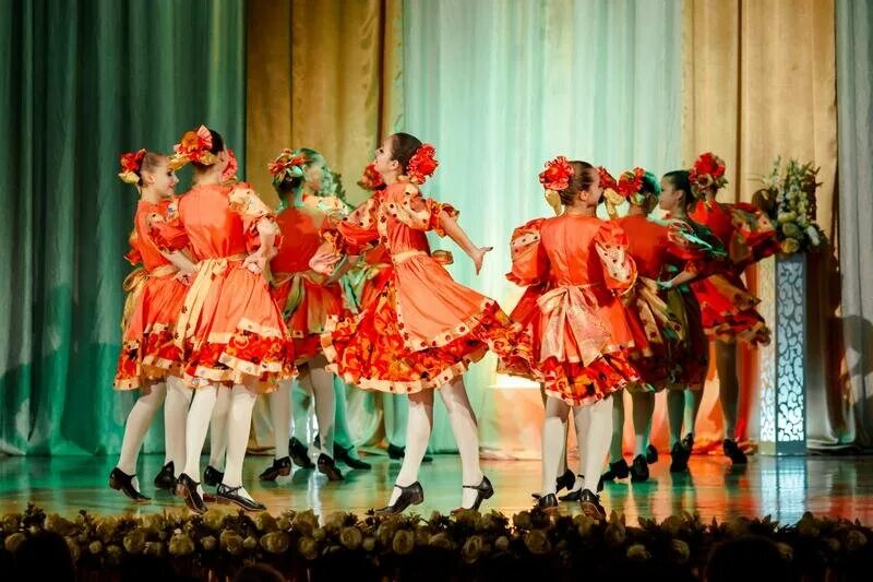 девчачьи костюмы. одежда для девочки. платье принцессы для девочки. костюм для девочки супергерой. девчачьи костюмы.