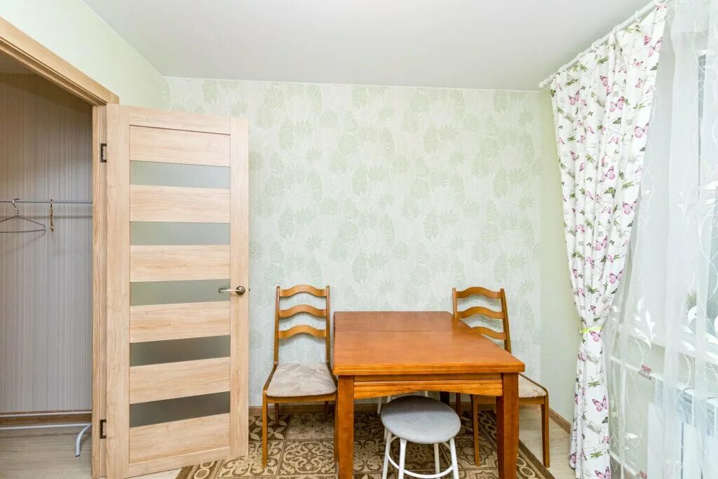 Однушки вторички. Тюмень беляева 15 квартира 35. Квартиры в тюмени 2 комнатные. Профсоюзная ул. Этажи тюмень недвижимость квартиры.