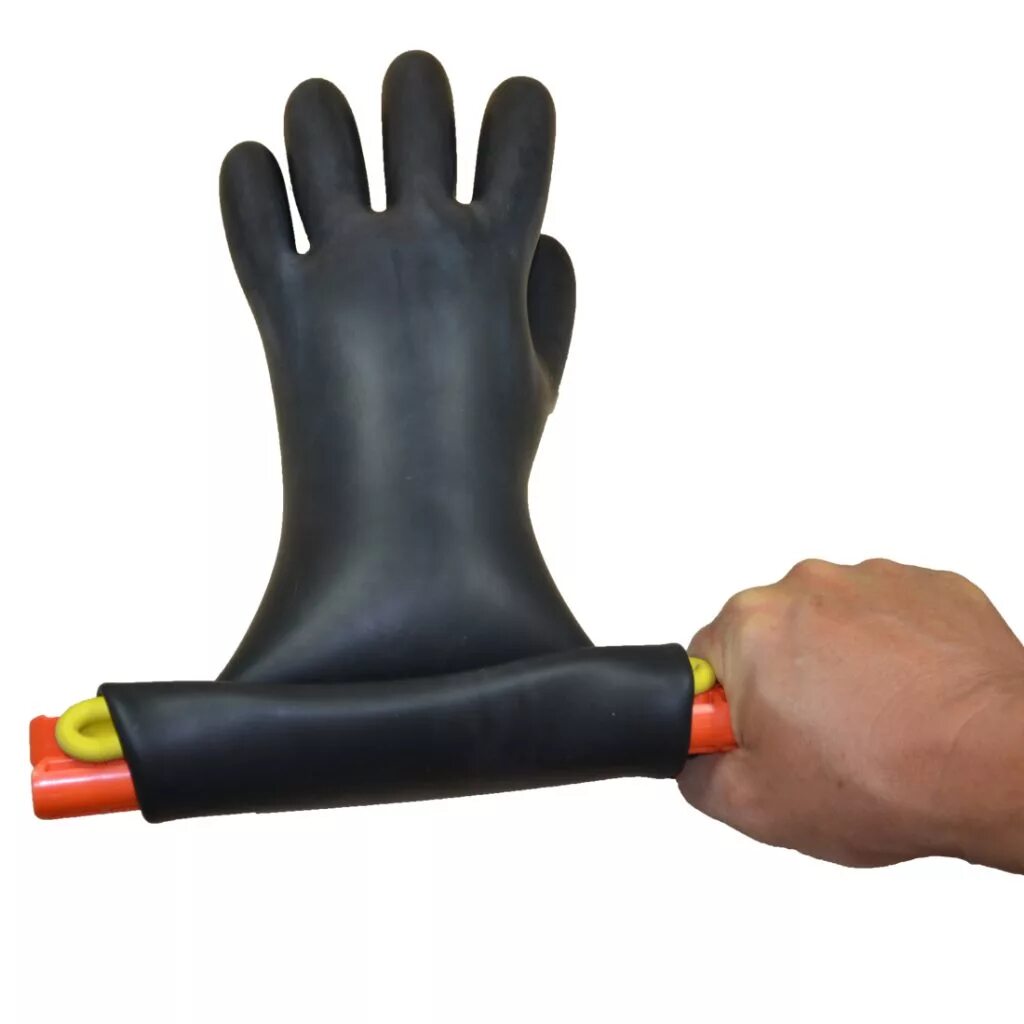 Испытание диэлектрических перчаток. Перчатки 700мм диэлектрические. Диэлектрические перчатки с индикатором цвета Хаупа. Резиновые перчатки для электриков. Изоляционные перчатки для электриков.