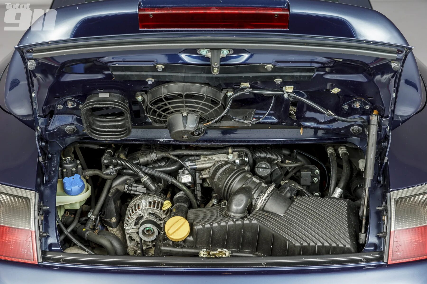 Porsche 996 двигатель. Двигатель Порше 911 996. Porsche 911 996 двигатель. Porsche 996 Turbo engine.