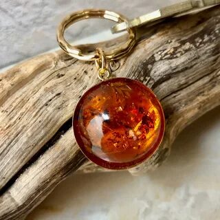 Брелок из смолы