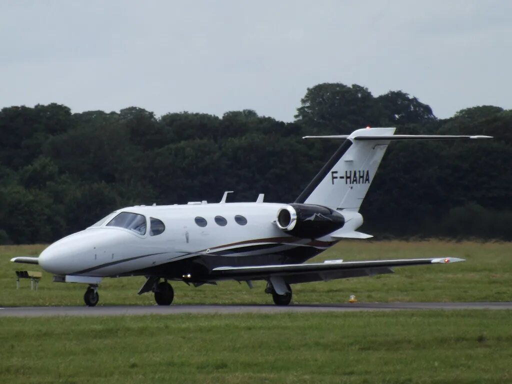 Cessna mustang. Cessna citation mustang салон. Цессна мустанг самолет. Cessna 510 citation mustang. Cessna mustang.