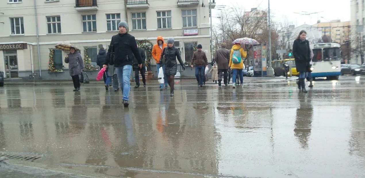 Ожидается на следующей неделе. В екатеринбурге ожидается. Первый снег екатеринбург. Дождь на улице. Потоп.