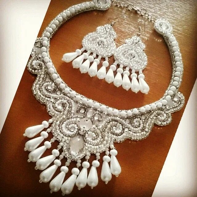 Колье. Вычурное ожерелье. Колье бижутерия крупное. Вычурное ожерелье. Ожерелье с рубином.