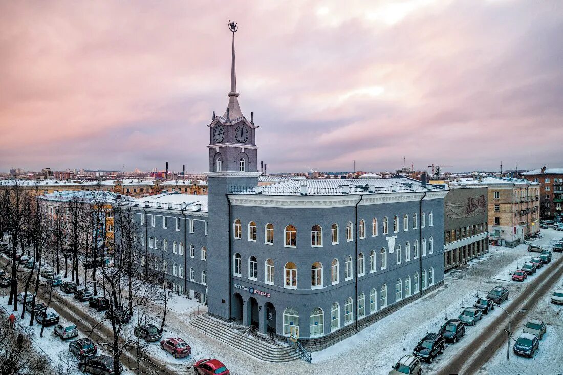 Столица Карелии Петрозаводск. Памятники Петрозаводска столицы Карелии. Карелия Петрозаводск центр города. Столица Карелии Петрозаводск достопримечательности. Купить в петрозаводске сегодня